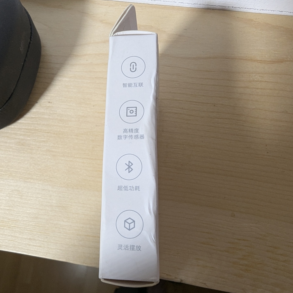 White Bluetooth Temperature and Humidity Monitor - Picture 3 of 6